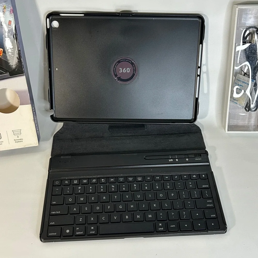 Targus Versavu Bluetooth Keyboard Case iPad Air 5th Gen‎ THZ192US Tested
